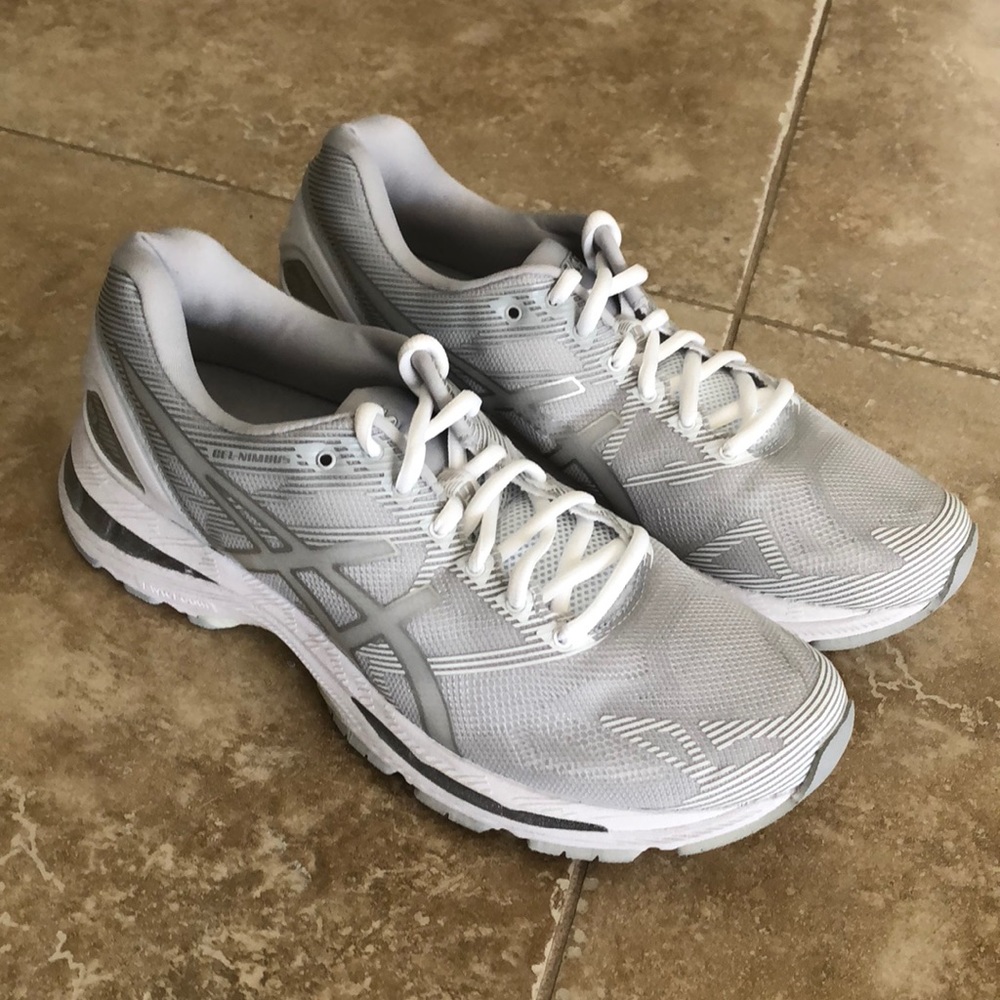 Women’s ASICS Nimbus 19 Running Shoes Size US 9